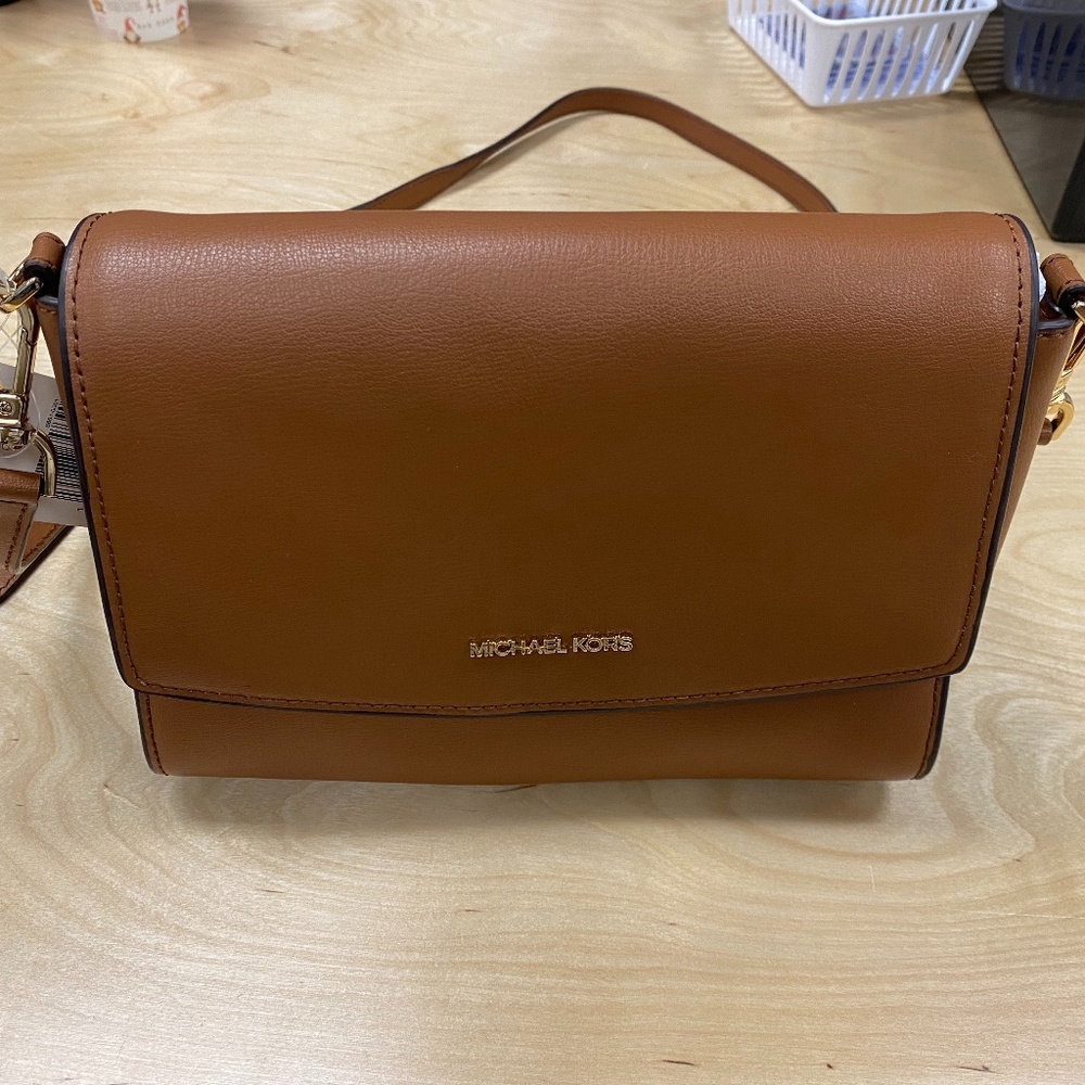 MICHAEL KORS- MD FLAP Messenger brown leather crossbody